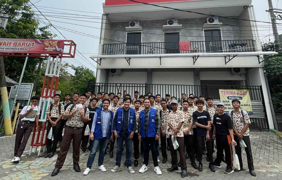 Gemati Nusantara saat bersama para siswa SMAN 18 Surabaya.