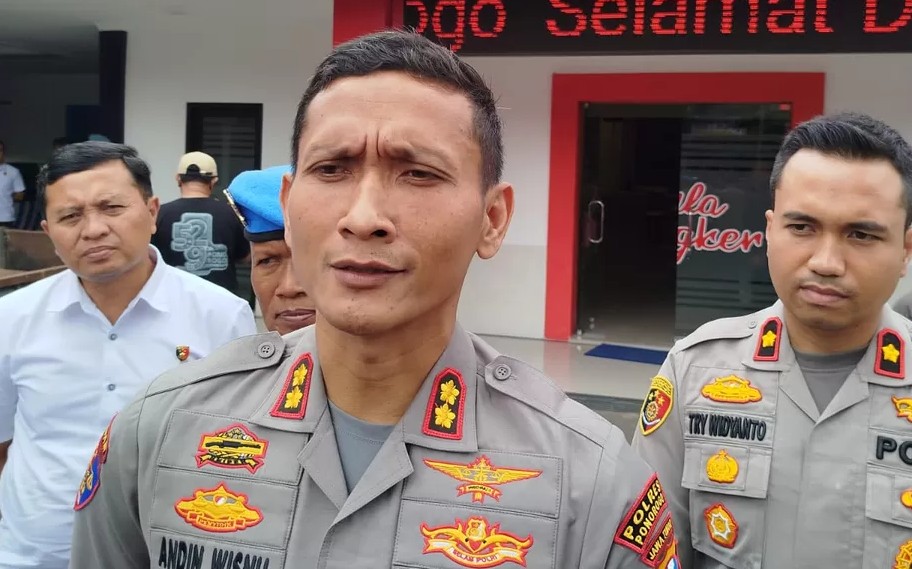  Andin Wisnu Sudibyo, Kapolres Ponorogo saat memberikan keterangan pers