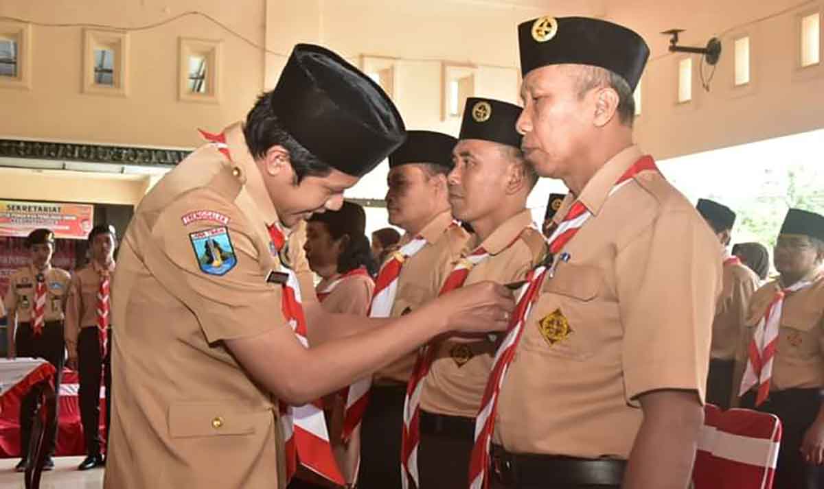 Wakil Bupati Trenggalek, Syah Muhammad Natanegara, saat melantik sejumlah pengurus baru Kwaran Pule.