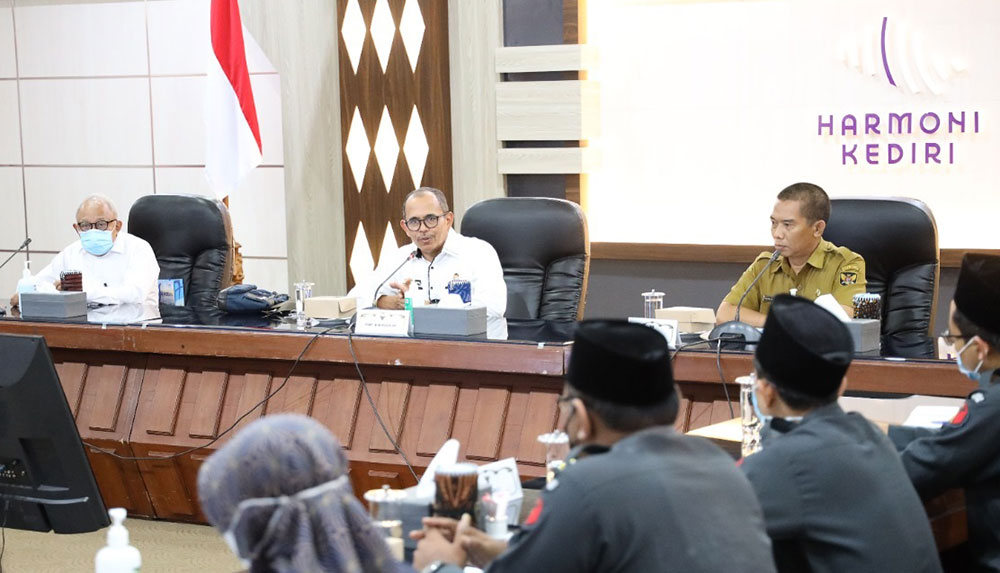 Pembantu Deputi Bidang Politik Nasional Dewan Ketahanan Nasional RI, Brigjen Pol Ismail Bafadal (tengah), saat memberi paparan. Foto: Ist