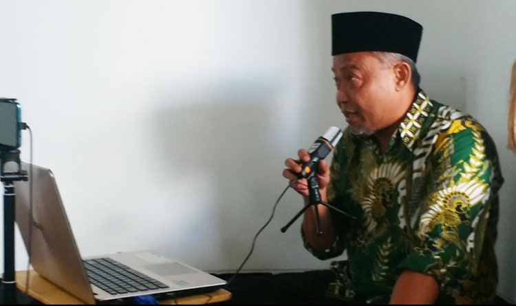 Syafiuddin saat teleconference dengan mitra kerja Komisi V.