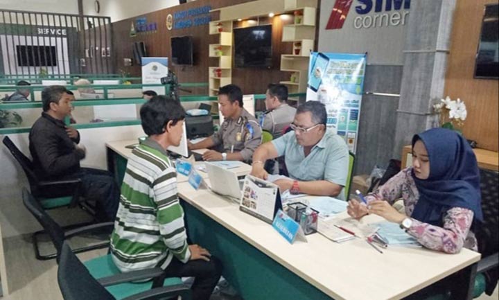 Urus SIM di Sidoarjo Lebih Mudah Pakai e-SIM