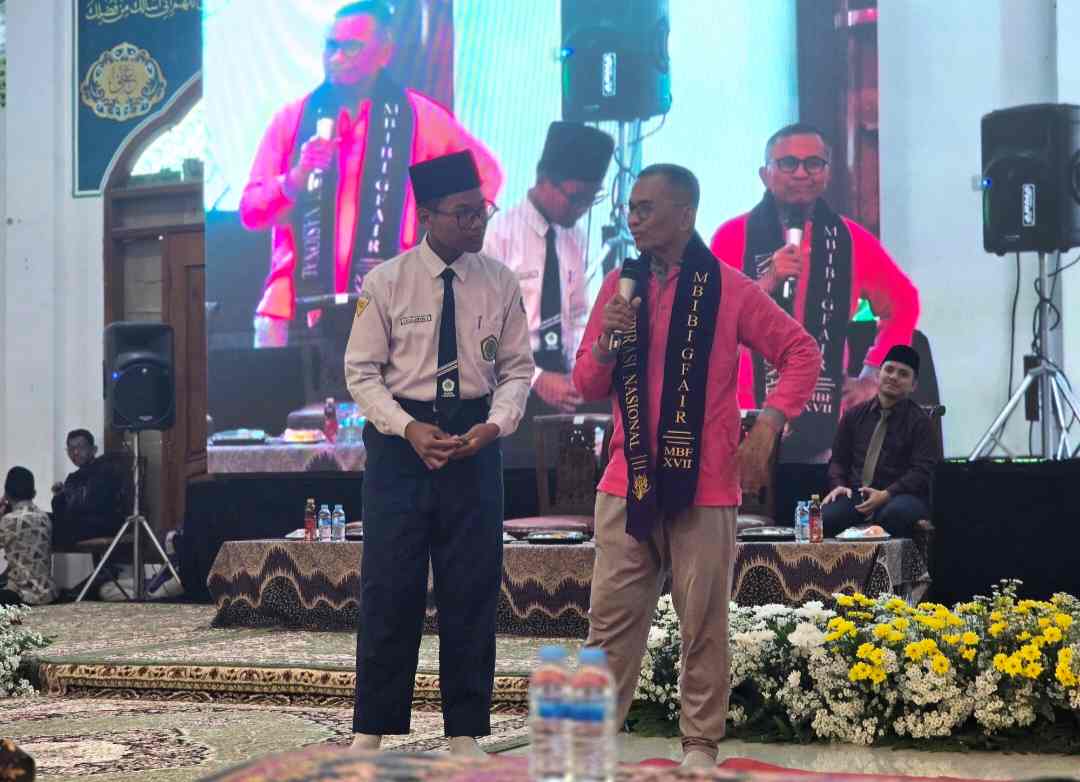 Dahlan Iskan dalam acara Inspirasi Nasional, Pemuda Hebat yang digelar Madrasah Bertaraf Internasional (MBI) di Masjid Raya KH Abdul Chalim Pondok Pesantren Amanatul Ummah Pacet Mojokerto Jawa Timur, Selasa 12 Mei 2026. Foto: MMA/bangsaonline