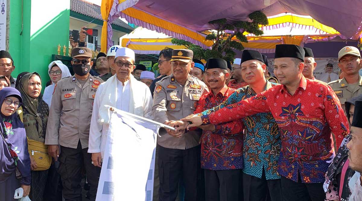 Pelepasan jamaah haji di Pamekasan.