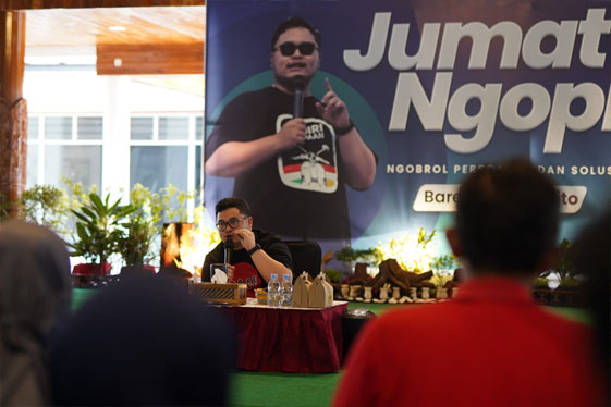 Bupati Kediri Hanindhito Himawan Pramana saat acara Jumat Ngopi di Pendopo Panjalu Jayati