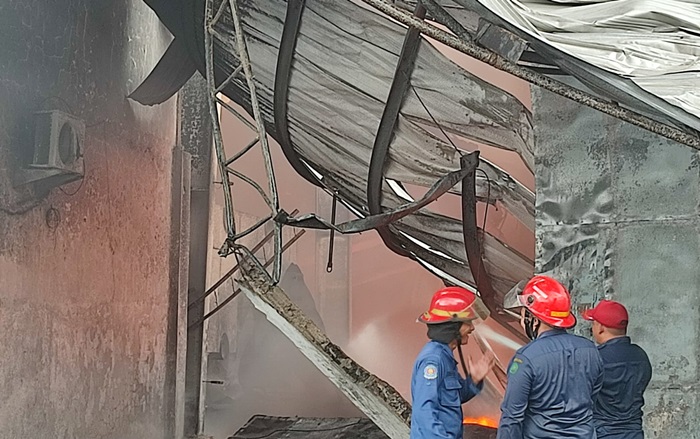 Kondisi pabrik palet plastik di Tanggulangin, Sidoarjo usai terbakar.