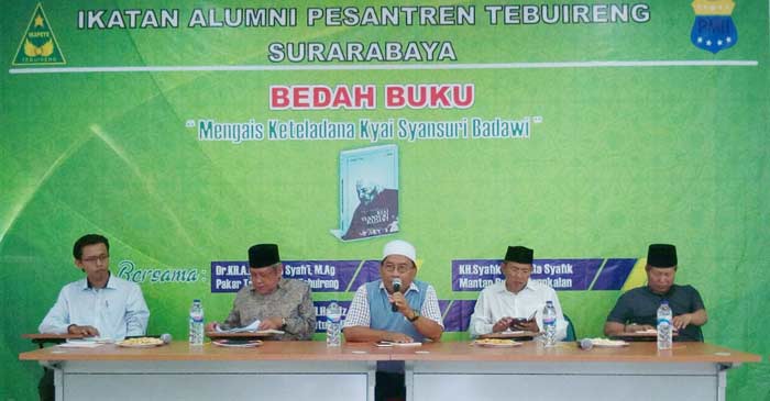 Dari kanan, KH A Mustain Syafi