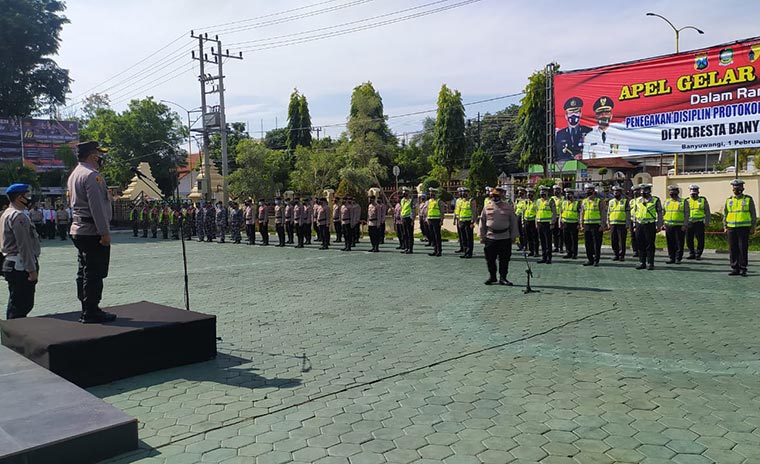 Apel pasukan di Mapolresta Banyuwangi, Senin (1/2/2021).