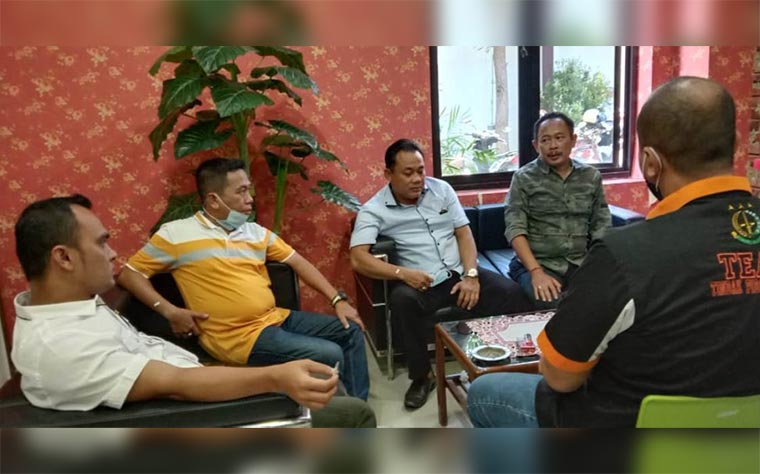 Sejumlah wartawan memberikan support kepada Kejari Bangil untuk menuntaskan kasus dugaan pemotongan BOP Kemenag.
