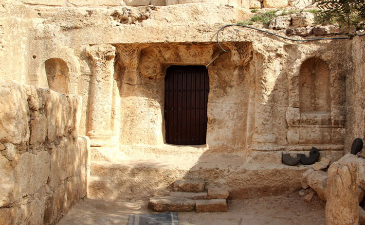 Gua Ashabul Kahfi di Jordania. foto: Cheria Holiday