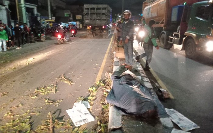 Jenazah korban sebelum dievakuasi petugas.