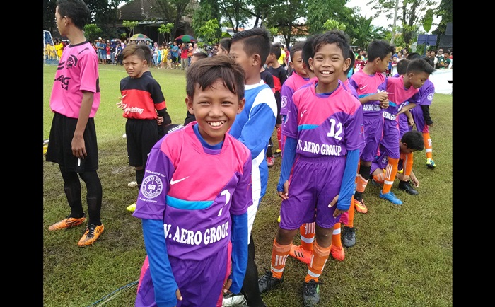 Tampak pertandingan antar pelajar di Lapangan Bola Surodinawan Kota Mojokerto.
