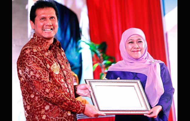 Mensos Khofifah Sabet Penghargaan Top 99 Inovasi Pelayanan Publik dari Kemenpan RB