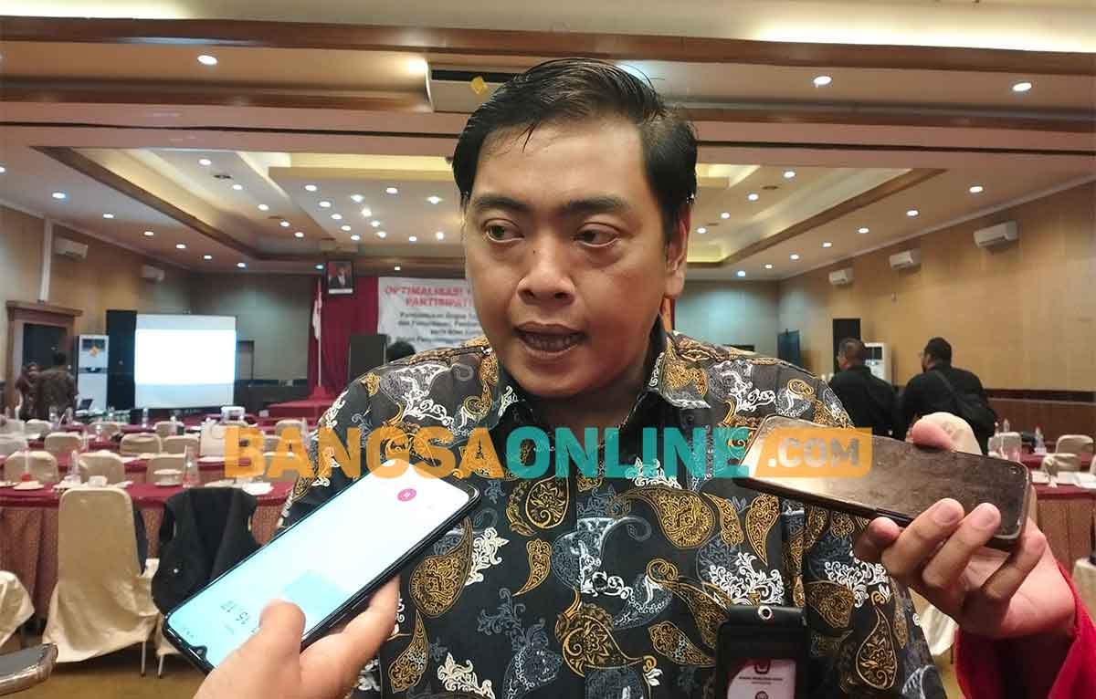 Komisioner KPU Kota Blitar Divisi Sosialisasi, Pendidikan Pemilih, Partisipasi Masyarakat dan SDM, Rangga Bisma Aditya. Foto: AKINA NUR ALANA/BANGSAONLINE