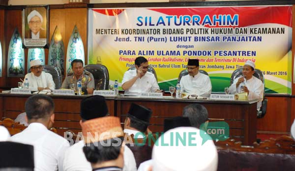 Menkopolhukam Luhut Pandjaitan, saat silaturahim di Ponpes Bahrul Ulum Tambak Beras, Jombang. foto: rony suhartomo/ BANGSAONLINE