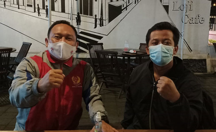 Ketua Umum KORMI Kota Kediri Dr. Abdian Asgi Sukmana, M.Or., (kiri) dan Sekretaris KORMI Kota Kediri Riski Burstiando, M.Pd. (foto: MUJI HARJITA/ BANGSAONLINE)