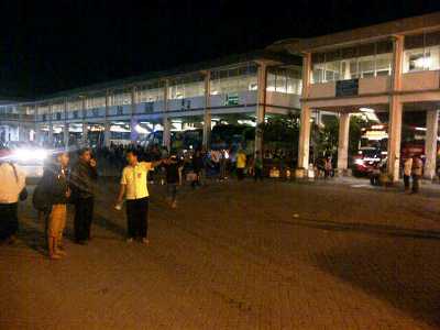 Suasana Terminal Purabaya pada Sabtu (26/7/2014) dini hari. foto:nanang/BANGSAONLINE