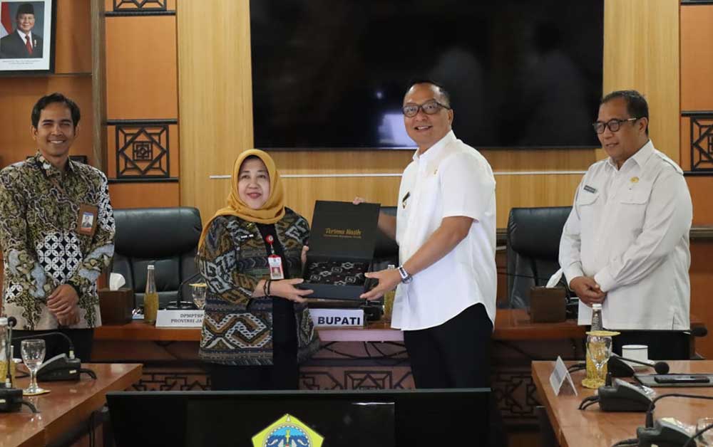 Plt Bupati Gresik Terima Kunjungan Kepala DPMPTSP Jatim dan Perwakilan Bank Indonesia