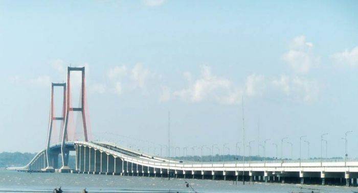Tol Suramadu. 