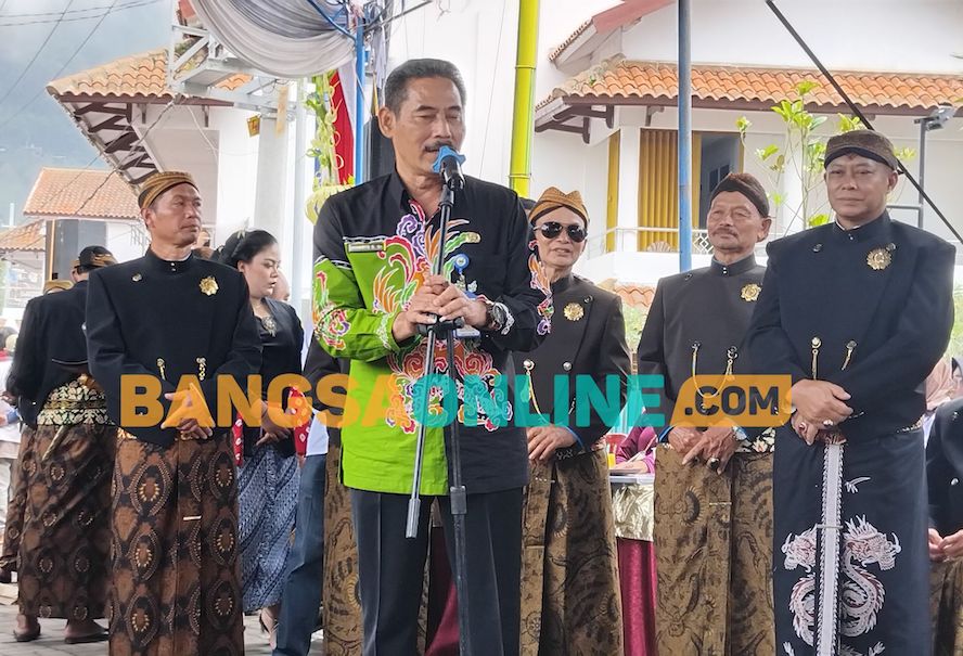 Pj. Sekda Magetan, Winarto (baju batik hijau). FOTO: Hendro Suhartono/BANGSAONLINE