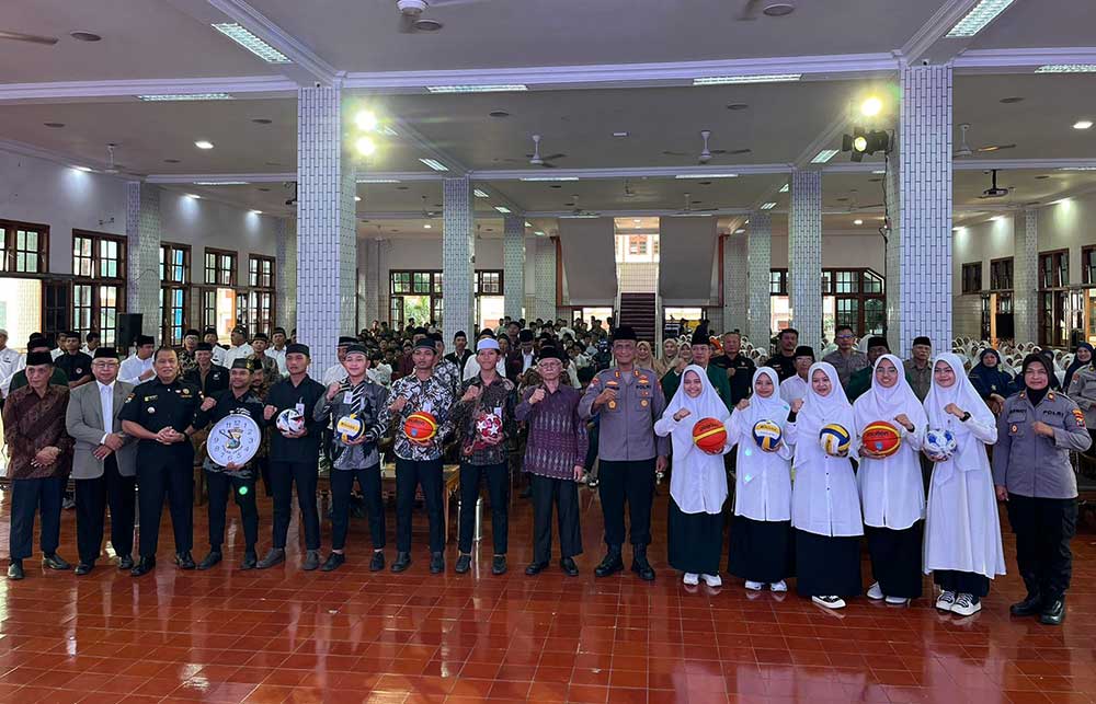 Ketua Ponpes Wali Barokah Kediri Drs. KH. Sunarto saat memberi sambutan. Foto: MUJI HARJITA/ BANGSAONLINE
