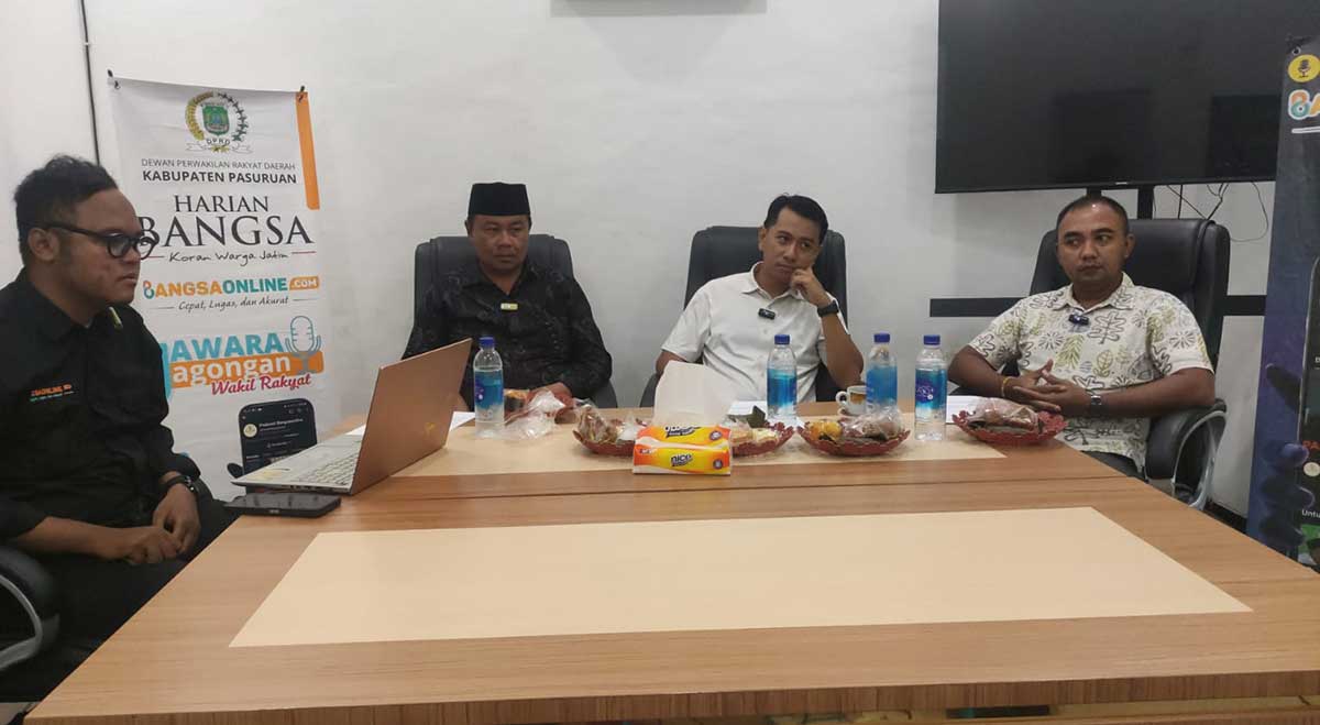 Anggota Komisi III DPRD Kabupaten Pasuruan saat podcast bersama BANGSAONLINE dalam program Jawara atau akronim dari Jagongan Wakil Rakyat.
