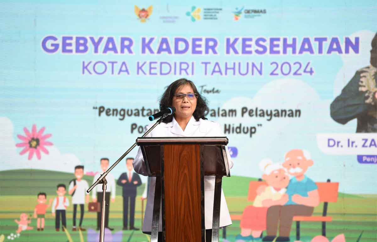 Pj Wali Kota Kediri, Zanariah, saat memberi sambutan. Foto: Ist