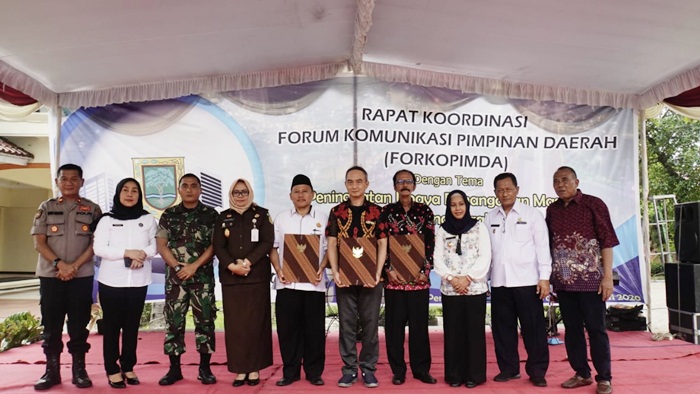 Wali Kota Ita saat foto bersama Forkopimda.