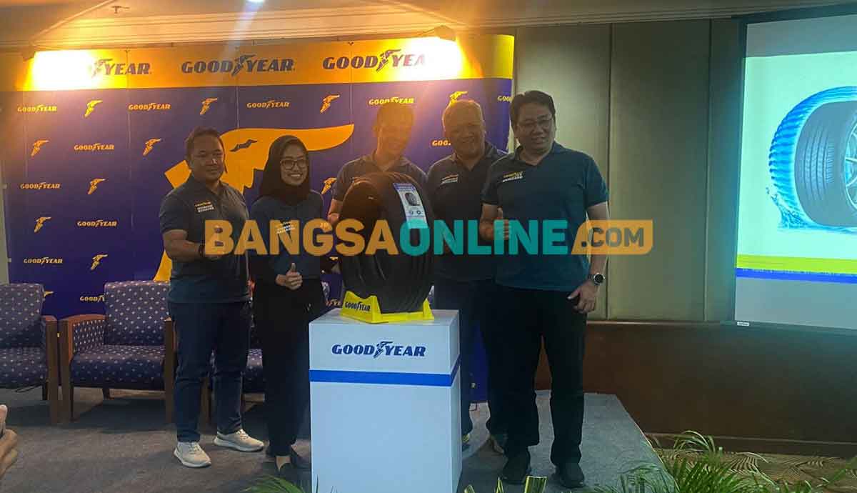 Pimpinan Goodyear Indonesia saat launching produk baru di Semarang. Foto: BANGSAONLINE