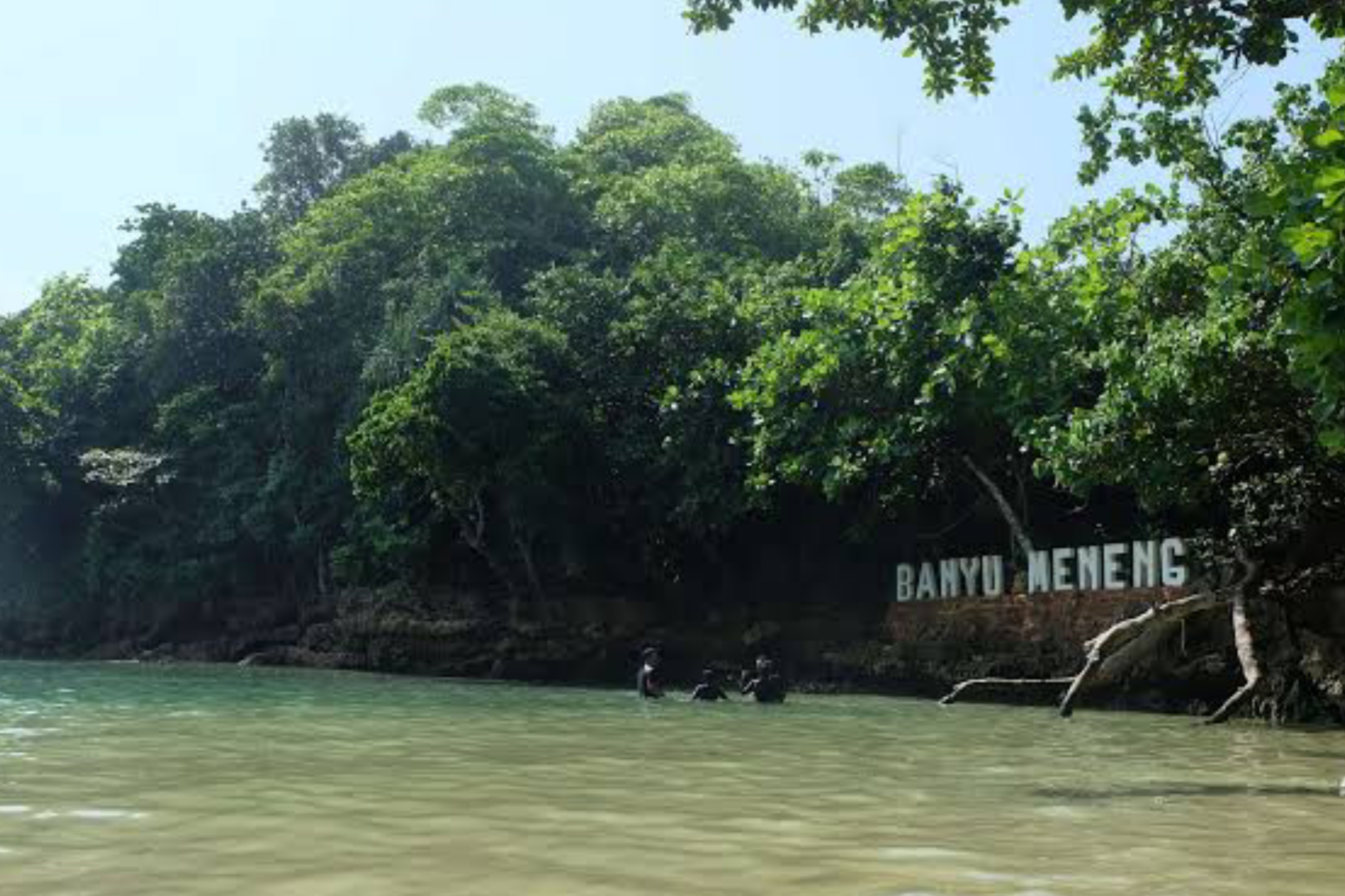 Objek wisata pantai banyu meneng