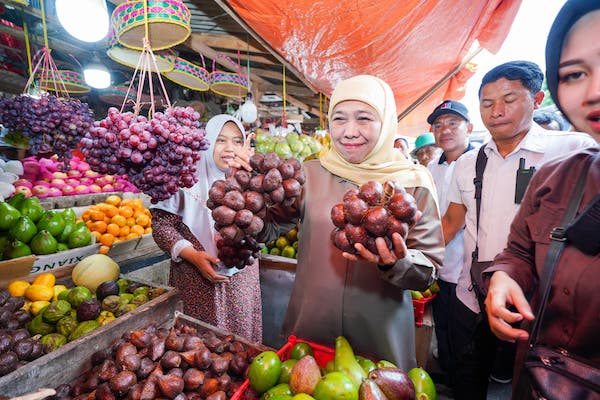 Khofifah Indar Parawansa di Pasar Baru Lumajang Kota