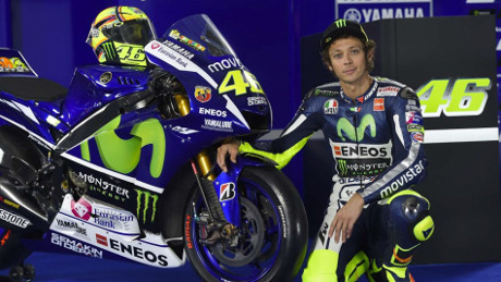 Rossi dan Yamaha YZR-M1 yang akan ditunggangi pada kompetisi MotoGP 2015. foto via detik.com