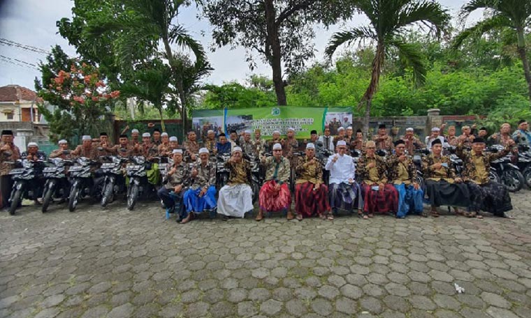 Penyerahan bantuan motor.