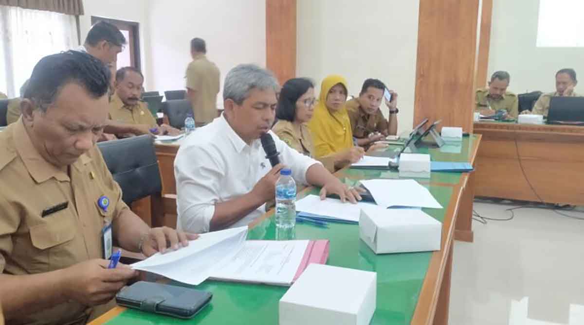 Rapat Pansus SOTK di aula gedung DPRD Trenggalek.