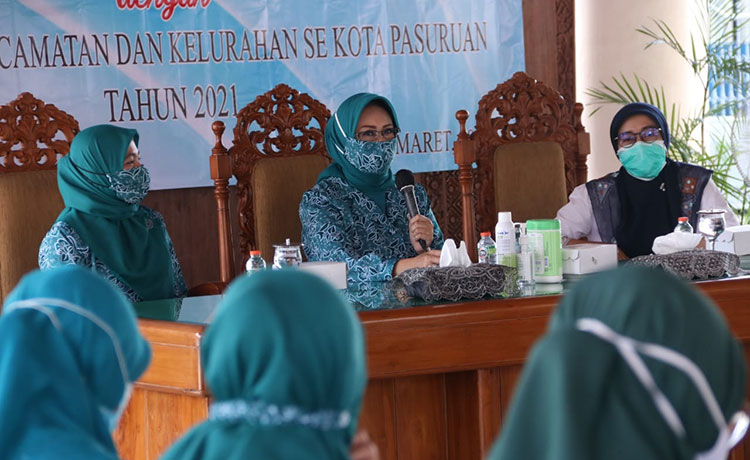 Ketua TP PKK Kota Pasuruan Fatma Saifullah Yusuf didampingi Wakil Ketua TP PKK Kota Pasuruan Suryani Firdaus Adi Wibowo mengundang seluruh TP PKK se-Kota Pasuruan, Rabu (31/3/2021). (foto: ist)