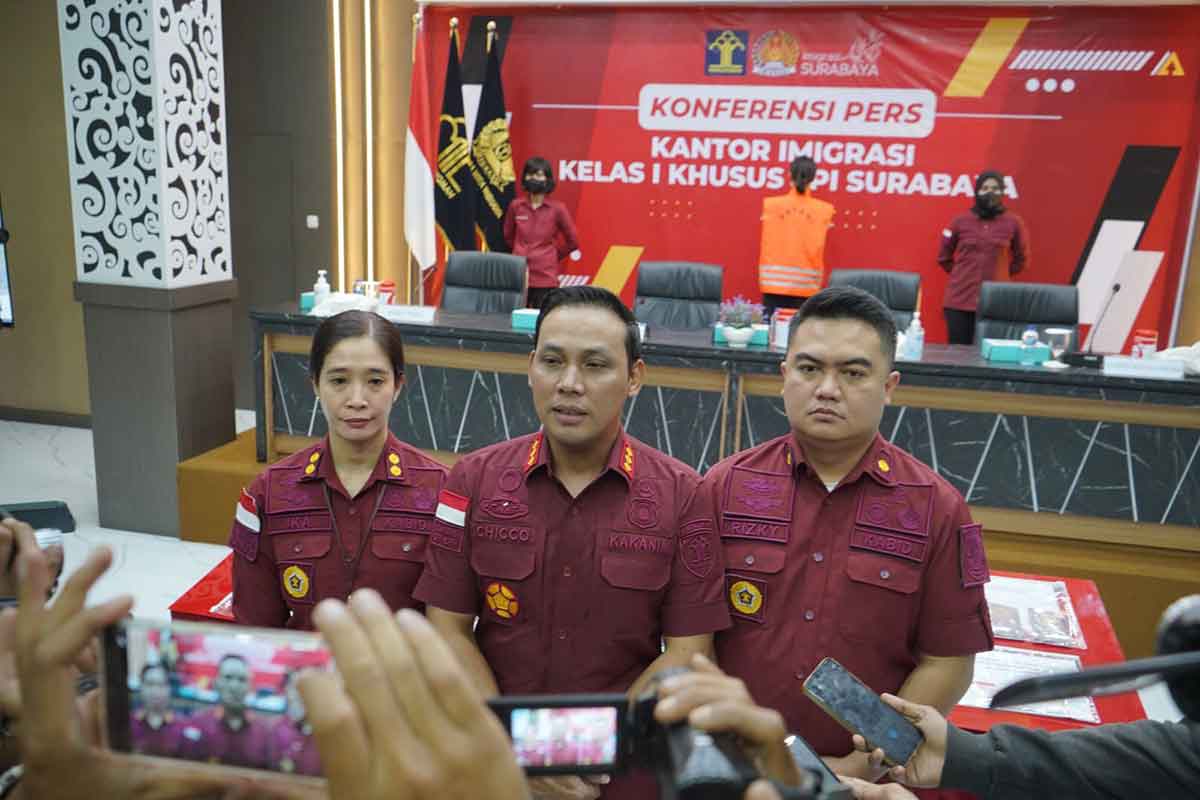 Imigrasi Surabaya Amankan WN Tiongkok, Sindikat Internasional Joki Tes Bahasa Inggris