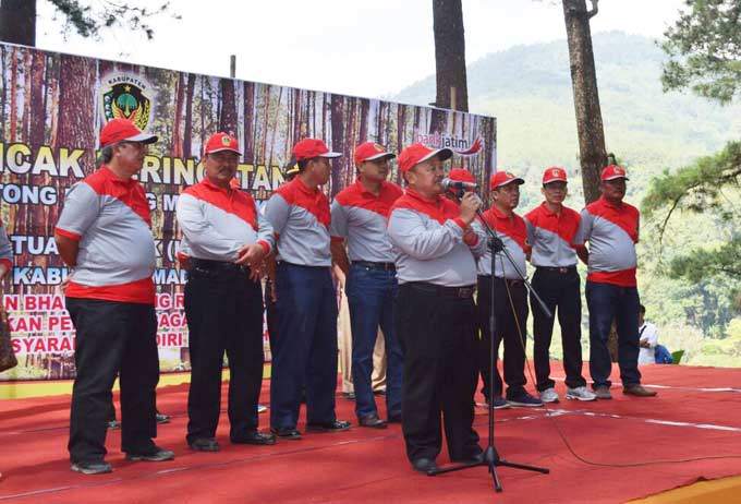 Bupati Muhtarom saat membuka BBGRM di Wana Wisata Nongko Ijo. foto: ZAINAL ABIDIN/ BANGSAONLIE