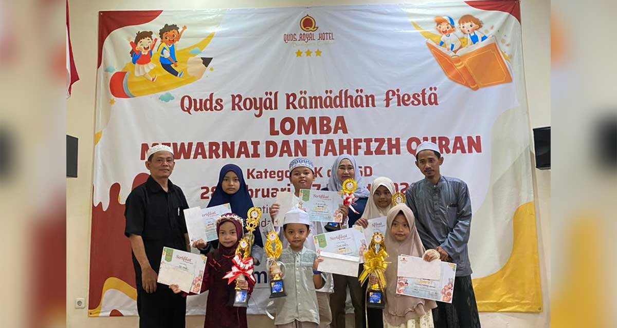 Para pemenang lomba Tahfidz yang digelar Quds Royal Hotel Surabaya.