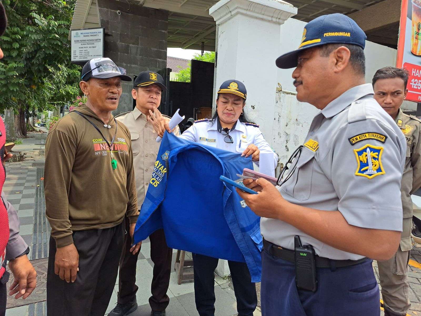 Dishub Surabaya Tindak Jukir Liar di Sejumlah Toko Modern