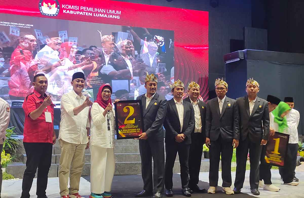 Pasangan calon pada Pilkada 2024 di Lumajang, Indah Amperwati dan Yudha Adji Kusuma ketika memperoleh nomor urut 2.