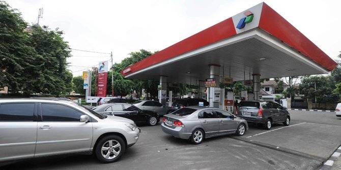 SPBU lokal terancam gulung tikar jika saran Faisal Basri menghapus premium dijalankan pemerintah. Foto: merdeka.com 