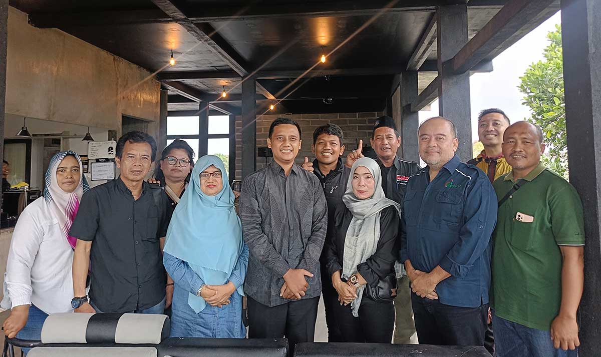 General Affair PT Enero, I Dewa Gede Indra Kusuma Suntaka, saat foto bersama dengan awak media.