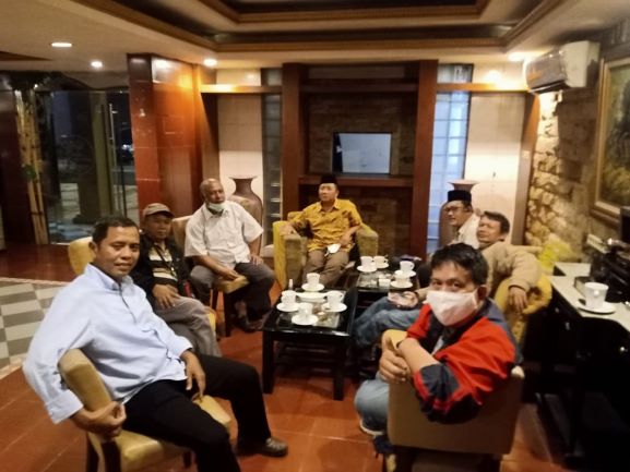 Para kader NU yang tergabung dalam penyelenggaraan Konvensi Capres NU 2004. Mereka mengatasnamakan Tim Sembilan. Foto: ist