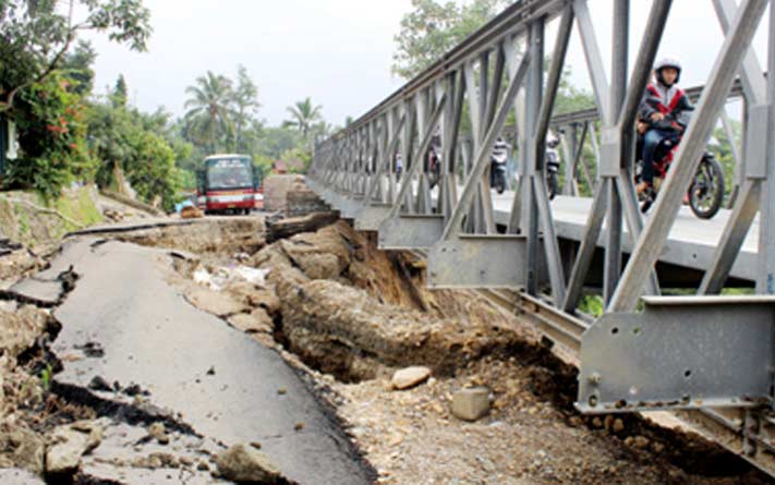 Jembatan darurat yang akan direlokasi