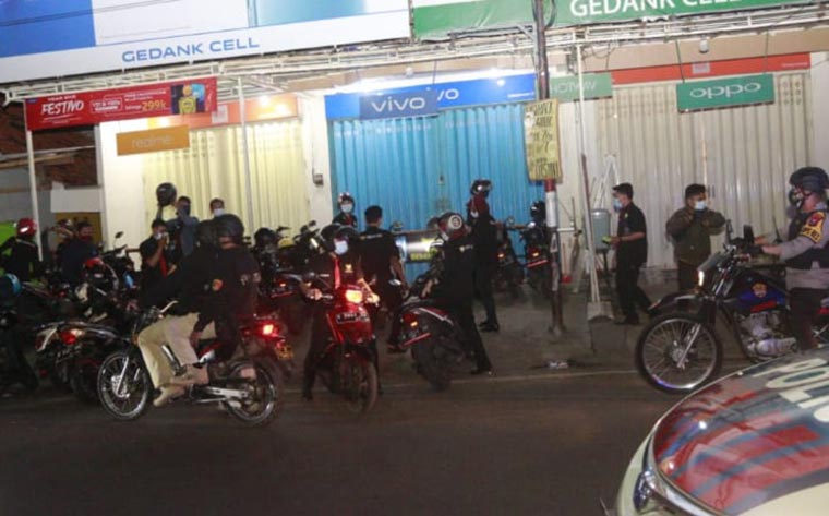 Patroli Yustisi saat malam tahun baru di Kota Probolinggo.