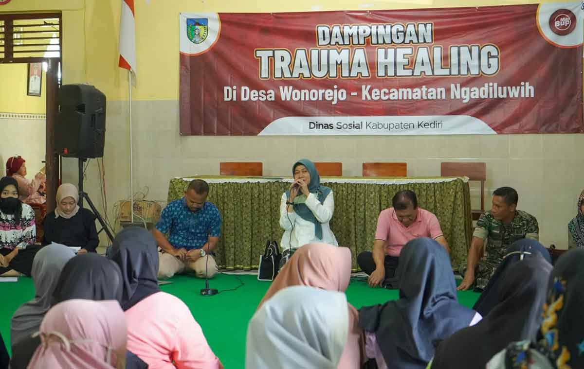 Plt Kepala Dinsos Kabupaten Kediri, Dyah Saktiana, saat memberi sambutan. Foto: Ist