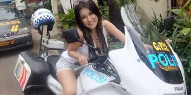 Maria Ozawa saat berada di Bali. foto: baranews.co