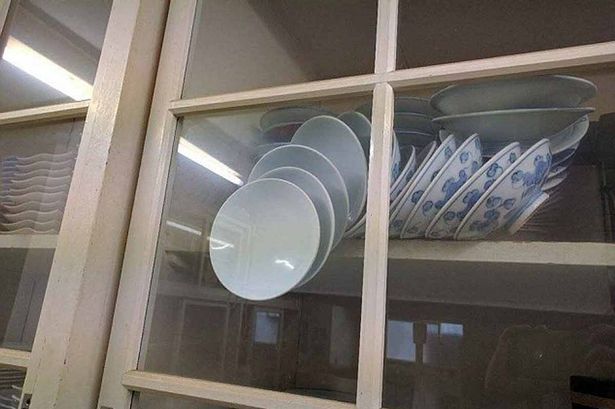 Ah, ada ada saja... namanya juga iseng. foto: repro mirror.co.uk