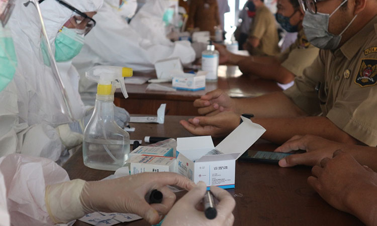Suasana pelaksanaan rapid test para pegawai Pemkot Kediri. (foto: ist).