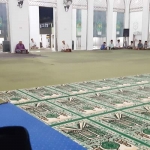 KH. Linul Qolbih Hamzah memimpin langsung tadarusan di Pondok Pesantren Hidayatullah Al Muhajirin Pasarean Bawah, Desa Buduran, Kecamatan Arosbaya. foto: FAUZI/ BANGSAONLINE